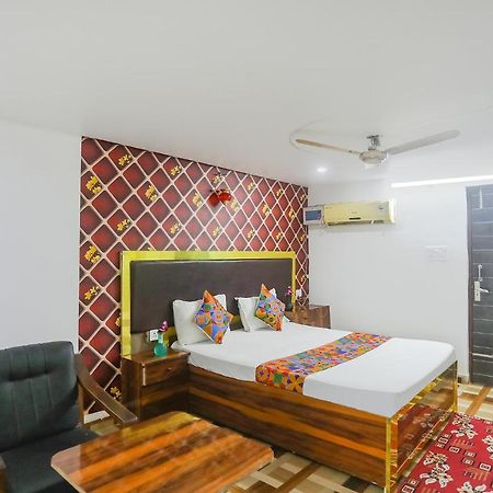 Fabexpress Umbrella Hotel Danapur Exterior photo