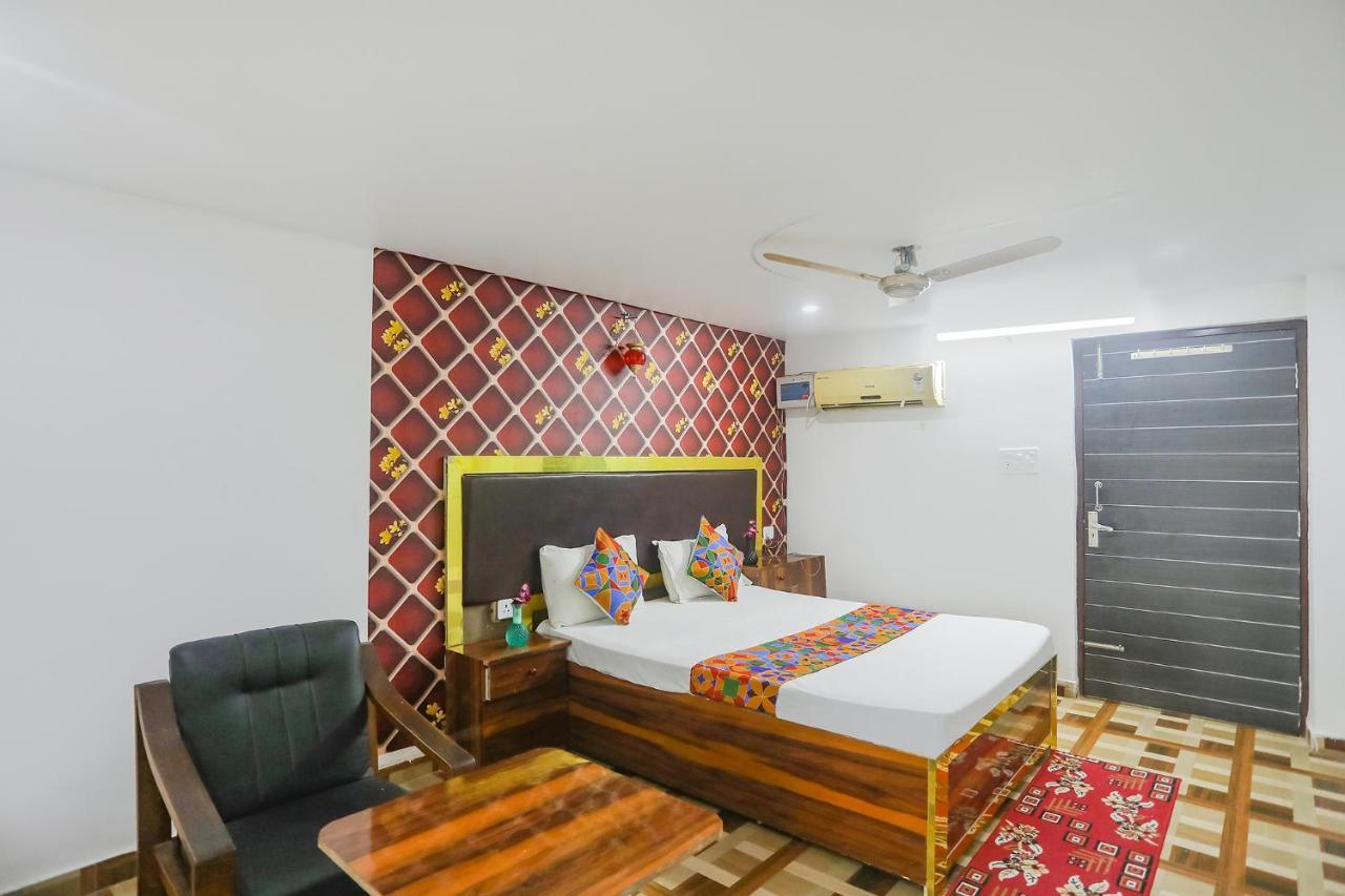 Fabexpress Umbrella Hotel Danapur Exterior photo