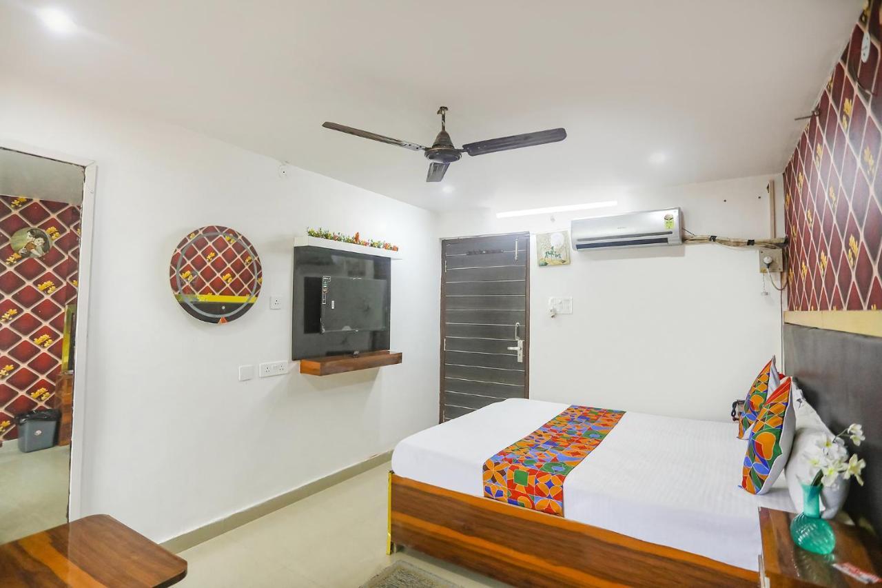 Fabexpress Umbrella Hotel Danapur Exterior photo