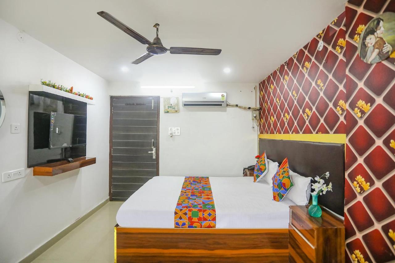 Fabexpress Umbrella Hotel Danapur Exterior photo